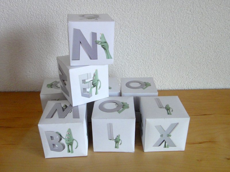 Vytvořte si vlastní tištěné nebo virtuální písmenkové kostky s programem Alphabix